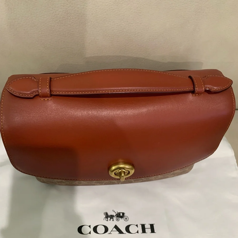 Coach Coated Canvas Signature Cassie Crossbody - Picture 4 of 9